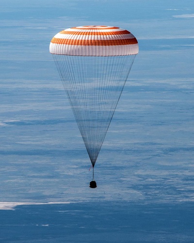 NASA的的INS图片-(2020-04-18 07:01:08)Home safe and sound. 