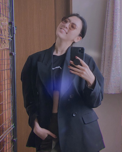 三吉彩花的的INS图片