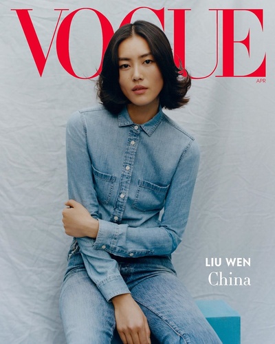 刘雯的的INS图片-(2020-03-12 20:48:20)时尚实现了我周游世界的梦想，而要做好模特又需要长时间游历；我很享受，偶尔也想放弃又在继续坚持，这也许是时尚的精神吧！很多来自不同时间不同纬度的模特推进了时尚，时尚也反过来影响着我们的生活，融入我们的世界。很感谢这次和来自各地的人一起工作，和这么多女孩们一起创造时尚，我很荣幸！
Fashion fulfilled my personal dreams of seeing the world, but in order to do this job well, I had to journey far and wide endlessly. It’s an experience that I have enjoyed so much, and even in times when I almost wanted to give up, I still persisted. Maybe this is the true spirit of fashion! For so many models of every background and every generation who entered this business, fashion also impacted our own lives, melding seamlessly into our universes. I am so grateful to have had the opportunity to work with so many young women from every corner of the globe. To be able to help “create” fashion alongside you is my great honor!
Huge thanks to @voguemagazine and Anna Wintour for including me, to Felicity Webb for putting this cast together, to @tylersphotos for capturing all of us, to #CamillaNickerson for styling us, and to @jimm