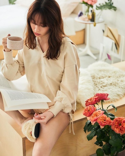 小嶋陽菜的的INS图片-(2020-04-25 16:34:04)おうち時間を少しでも快適にポジティブに過ごせるように、Herliptoでラウンジウエアを作りました