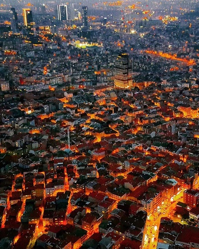 伊斯坦布尔摄影师Mustafa Seven的的INS图片-(2020-04-13 01:41:42)İçin için yanıyor #Istanbul ! 
#StoryOfIstanbul #EvdeKal #StayHome 
@mustafasevenportfolio