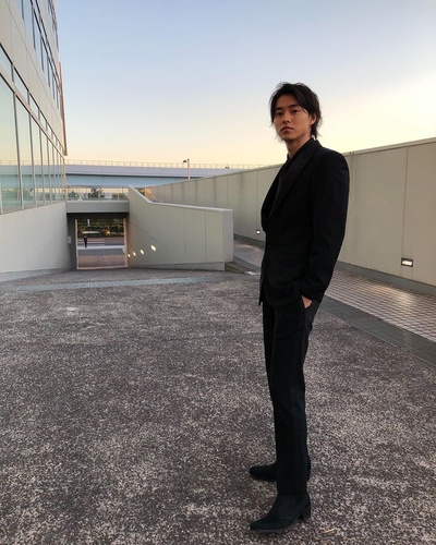 山崎贤人的的INS图片-(2020-01-16 22:43:05)Happy New Year 2020!!
Don't  think, feel.
#ヲタ恋