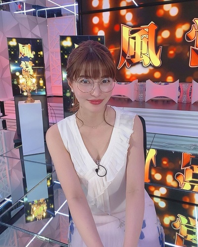 岸明日香的的INS图片-(2020-05-06 23:10:06)