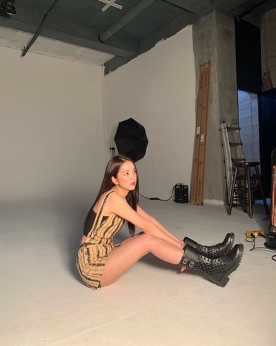 black pink成员JISOO的的INS图片-(2020-02-28 19:11:55)타잔 지수