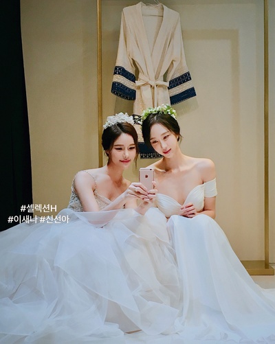 模特Vivian的的INS图片-(2017-11-25 16:58:12).
서나삐랑 함께해서 더 조은것❤️
매일 씩씩하게 만나던 우리는 드레스를 입고 여자여자하게 놀아땅