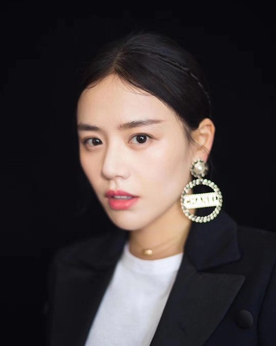 马思纯的的INS图片-(2018-09-06 21:50:43)for EllE 30！