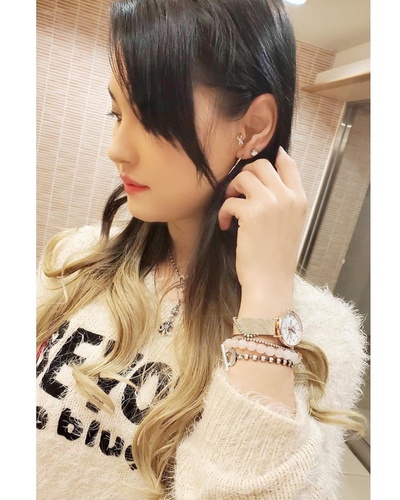 小泽玛利亚的的INS图片-(2020-05-02 18:48:48)ピンクゴールドのバンドにキラキラ輝く蜂のデザインが可愛くて一目惚れした @4bwatches_japan さんの腕時計 ♡
今ならクーポンコード 「maria323 」を使うと10%offになります☺︎♡*° #4bwatches #4bwatches_japan #腕時計 #腕時計好きな人と繋がりたい #腕時計好き #腕時計コーデ 
#ファッションコーデ #ピンクゴールド #お洒落 #pr #宣伝 #インフルエンサー #wristhand #fashion #instafashion #fashionista #wristwatch #japan