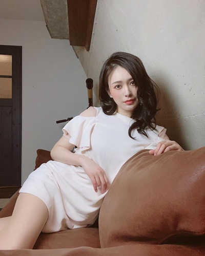 平塚千瑛的的INS图片-(2020-05-06 16:51:28)GW最終日！
.
みんな、うっちゃいだった？？
訳: みんなうちにいましたか？
.
毎日毎日すっぴんにサウナスーツしか着てないので写真がありません。笑
連休もお仕事だったみなさん、お疲れ様でした！！
おうちにいたみんな、やったね！←何が
.
.
明日からも気をつけてがんばろうね☺️
8日はオンラインオフ会があるから、とっても楽しみです✨