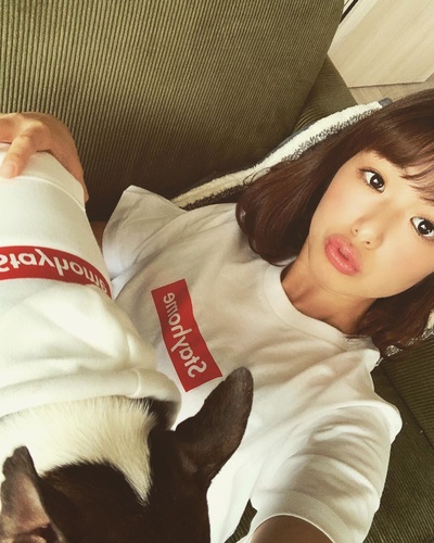 川上奈奈美的的INS图片
