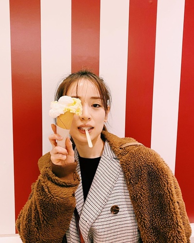 泉里香的的INS图片-(2020-05-01 17:42:30)
