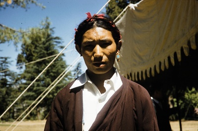 中国老照片(1932-1973)第三辑的摄影作品-图2309—（约1959年）中国，青藏高原藏族男子画像