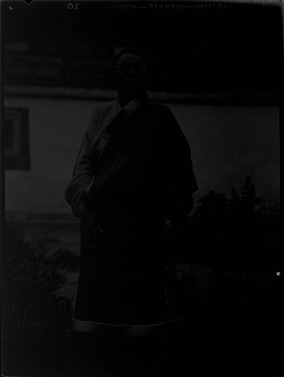 中国西藏老照片(1932-1973)的摄影作品-照片733——（1932年至1933年间）拉布拉格的阿帕阿赫洛和阿拉赫·贾姆夫·贾帕的雅布扎姆（“尊敬的父亲”）