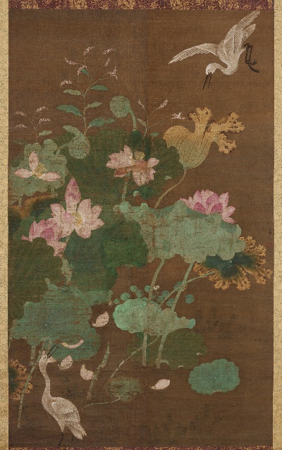 国画印刷版.五代的国画作品-五代 南唐 顾德谦 莲池水禽图轴 对轴 绢本重设色各150.6 x 91北京故宫-1