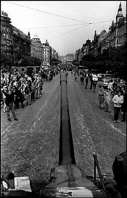 其他.约瑟夫·寇德卡（Josef Koudelka)451寇德卡Prague, 1968的摄影作品