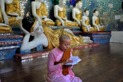 其他.史蒂夫·麦凯瑞SteveMcCurry下集Shwedagon Pagoda 15的摄影作品
