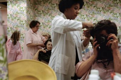 其他.薇薇安·迈尔Vivian Maier 摄影集彩色自拍的摄影作品-VM1978K05254-23-MC
