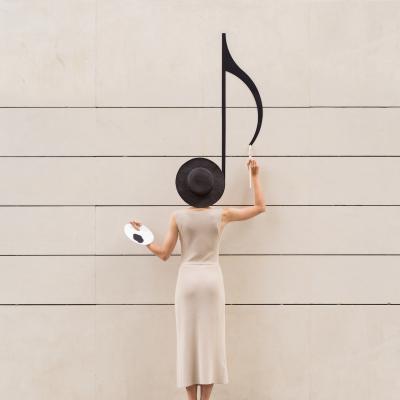 其他.A499-ANNA DEVIS & DANIEL RUEDA.What the Hat series  Anna Devís and Daniel Rueda的摄影作品-7_1696054246064