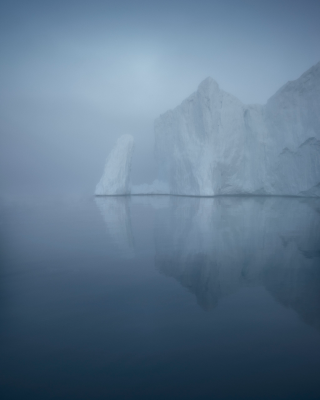 其他.哈苏大师获奖作品集.2008.Hans Strand  汉斯·斯特兰德.个人项目.Arctic_and_Antarctica的摄影作品-+_22Ice+Ghost_22,+Disko+Bay,+Greenland+2016