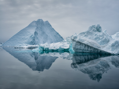 其他.哈苏大师获奖作品集.2008.Hans Strand  汉斯·斯特兰德.个人项目.Arctic_and_Antarctica的摄影作品-+Iceberg+Reflection,+Disko+Bay,+Greenland+2015