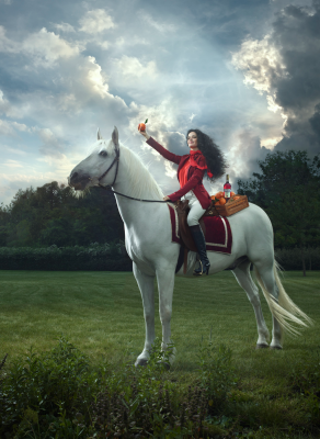 其他.哈苏大师获奖作品集.2008.Julia Fullerton-Batten 朱莉娅·富勒顿-巴顿.个人项目.商业.CAMPARI_CALENDAR_FOR_2015_WITH_EVA_GREEN的摄影作品-16500000917