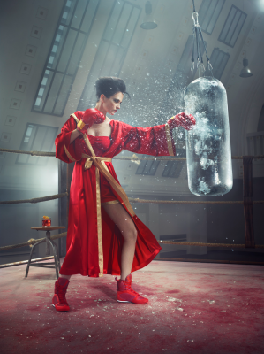 其他.哈苏大师获奖作品集.2008.Julia Fullerton-Batten 朱莉娅·富勒顿-巴顿.个人项目.商业.CAMPARI_CALENDAR_FOR_2015_WITH_EVA_GREEN的摄影作品-16500000921