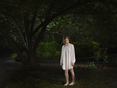 其他.哈苏大师获奖作品集.2008.Julia Fullerton-Batten 朱莉娅·富勒顿-巴顿.个人项目.商业.NEW_YORK_MAGAZINE_WITH_CHLOE_MORETZ的摄影作品-19000000068
