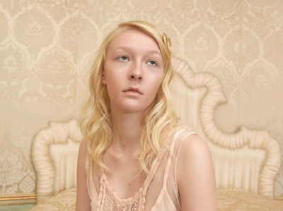 其他.哈苏大师获奖作品集.2008.Julia Fullerton-Batten 朱莉娅·富勒顿-巴顿.个人项目.美术.AWKWARD,_2011的摄影作品-摄影大师作品集 6