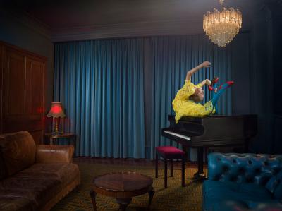 其他.哈苏大师获奖作品集.2008.Julia Fullerton-Batten 朱莉娅·富勒顿-巴顿.个人项目.美术.CONTORTION 2021的摄影作品-694