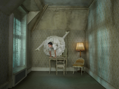 其他.哈苏大师获奖作品集.2008.Julia Fullerton-Batten 朱莉娅·富勒顿-巴顿.个人项目.美术.CONTORTION 2021的摄影作品-13400001019