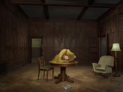 其他.哈苏大师获奖作品集.2008.Julia Fullerton-Batten 朱莉娅·富勒顿-巴顿.个人项目.美术.CONTORTION 2021的摄影作品-13400001022