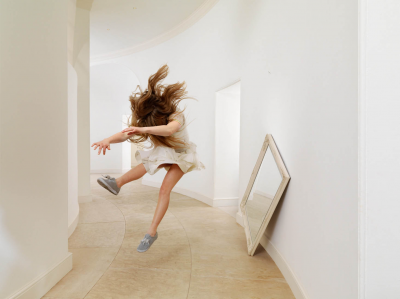 其他.哈苏大师获奖作品集.2008.Julia Fullerton-Batten 朱莉娅·富勒顿-巴顿.个人项目.美术.IN_BETWEEN,_2009_2010的摄影作品-14700000365