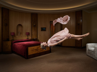其他.哈苏大师获奖作品集.2008.Julia Fullerton-Batten 朱莉娅·富勒顿-巴顿.个人项目.美术.IN_BETWEEN,_2009_2010的摄影作品-14700000961