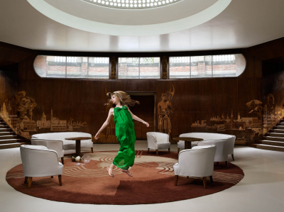 其他.哈苏大师获奖作品集.2008.Julia Fullerton-Batten 朱莉娅·富勒顿-巴顿.个人项目.美术.IN_BETWEEN,_2009_2010的摄影作品-14700000962