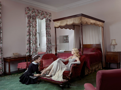 其他.哈苏大师获奖作品集.2008.Julia Fullerton-Batten 朱莉娅·富勒顿-巴顿.个人项目.美术.IN_SERVICE,_2014的摄影作品-14000000266