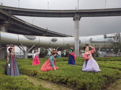 其他.哈苏大师获奖作品集.2008.Julia Fullerton-Batten 朱莉娅·富勒顿-巴顿.个人项目.美术.KOREA,_2013的摄影作品-14200001466