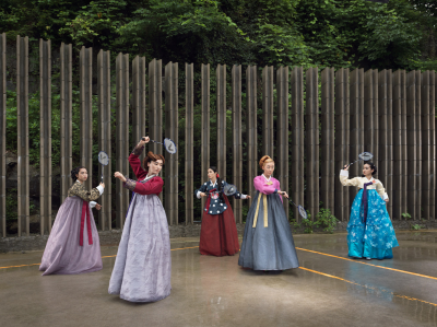其他.哈苏大师获奖作品集.2008.Julia Fullerton-Batten 朱莉娅·富勒顿-巴顿.个人项目.美术.KOREA,_2013的摄影作品-14200001470