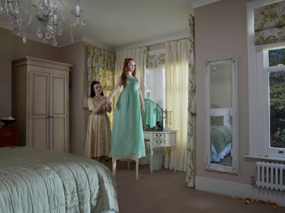 其他.哈苏大师获奖作品集.2008.Julia Fullerton-Batten 朱莉娅·富勒顿-巴顿.个人项目.美术.MOTHERS_AND_DAUGHTERS,_2012的摄影作品-14500001256