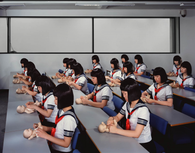 其他.哈苏大师获奖作品集.2008.Julia Fullerton-Batten 朱莉娅·富勒顿-巴顿.个人项目.美术.SCHOOL_PLAY,_2007的摄影作品-摄影大师作品集 7
