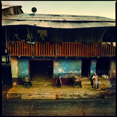其他.哈苏大师获奖作品集.2008.Morfi Jimenez Mercado 莫菲希门尼斯.个人项目.Refuge_,_Iquitos_2010_The_great_comedy_of_life的摄影作品-ca3438_522461f478dd46a9bfb88e5408103477_mv2