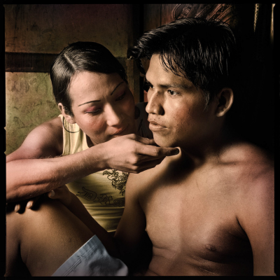 其他.哈苏大师获奖作品集.2008.Morfi Jimenez Mercado 莫菲希门尼斯.个人项目.Refuge_,_Iquitos_2010_The_great_comedy_of_life的摄影作品-ca3438_f66f77fa836348dd85d23f169ed0804c_mv2