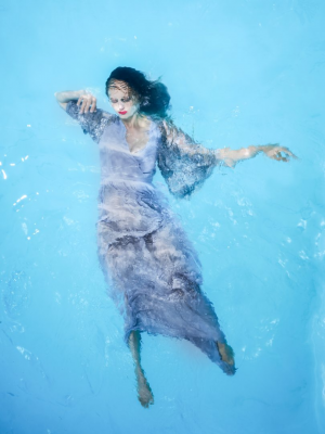 其他.哈苏大师获奖作品集.2010.João Carlos.个人项目.时尚与美容.水下时尚奇幻的摄影作品-outex-pool-shoot-joao-carlos-4k-4