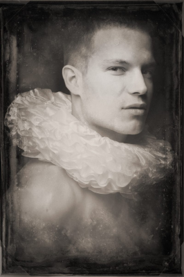 其他.哈苏大师获奖作品集.2010.João Carlos.个人项目.时尚与美容.男青年衣领画像的摄影作品-mg_6804-copy_edit-800x1200