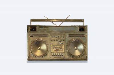 其他.哈苏大师获奖作品集.2010.Lyle Owerko.个人项目.Boombox 雕塑的摄影作品-金音箱雕塑2