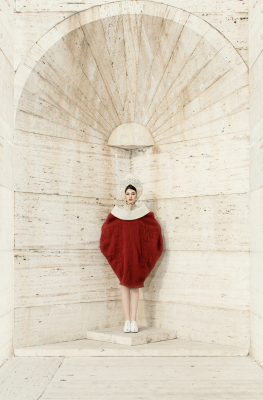 其他.哈苏大师获奖作品集.2010.Mark Holthusen.个人项目.个人工作.石榴的颜色的摄影作品-yerevan+fashion15006v1