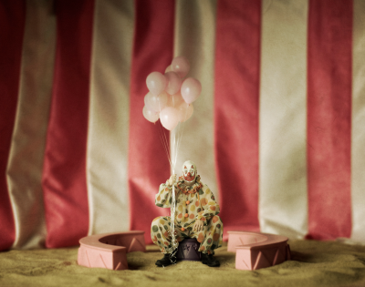 其他.哈苏大师获奖作品集.2010.Mark Holthusen.个人项目.肖像.Plastique的摄影作品-ouchy+circus+Final+flat
