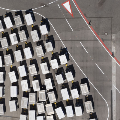 其他.哈苏大师获奖作品集.2010.Stephan Zirwes.个人项目.Airports_2020的摄影作品-csm_12-silberne-waegen_ZIR2478_e96c3cc3b6