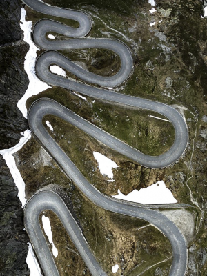 其他.哈苏大师获奖作品集.2010.Stephan Zirwes.个人项目.Mountain_Passes_2016的摄影作品-csm_12-top_tremola-0073_077343a4ec