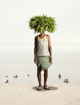 其他.哈苏大师获奖作品集.2012.Ken Hermann.个人项目.Flower_Men的摄影作品-AngadRay