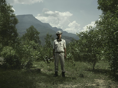其他.哈苏大师获奖作品集.2012.Ken Hermann.个人项目.战争遗留物的摄影作品-LeQuangThanh