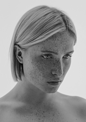 其他.哈苏大师获奖作品集.2018.Kamilla Hanapova.个人项目.Kamilla_Hanapova_-_Portraits的摄影作品-f667a0b9-e6d0-41e6-9d7c-4089def804ce_rw_1920